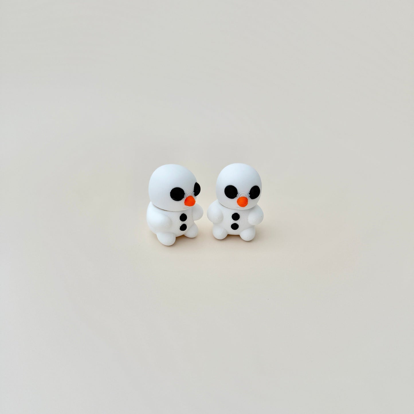 4cm snowman fidget toy with a carrot nose, black eyes and buttons, designed for winter-themed sensory play.