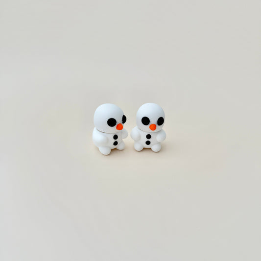 4cm snowman fidget toy with a carrot nose, black eyes and buttons, designed for winter-themed sensory play.